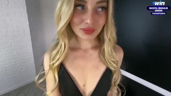 Паренек не устоял перед мачехой в вечернем платье