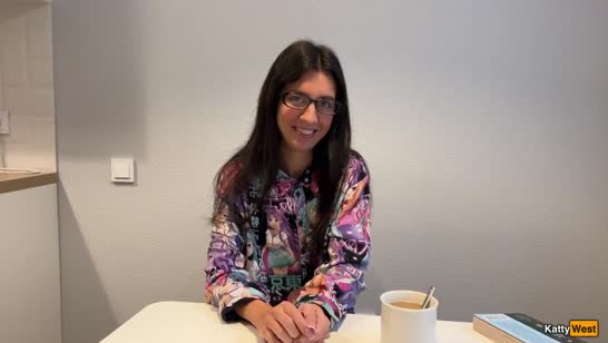 Очкастая русская сучка соблазнилась попробовать стояк