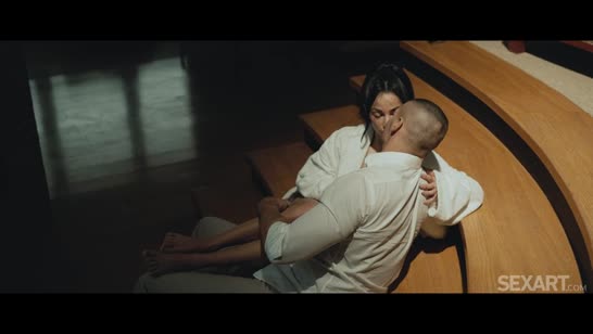 Худенькая брюнетка замутила красивый вечерний трах