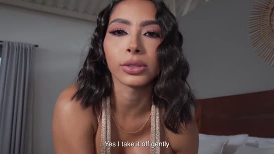 Девочка с шикарным телом решила обойтись секс игрушкой