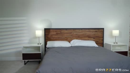 Жаркие мамочки с большими дойками по очереди отрываются на члене