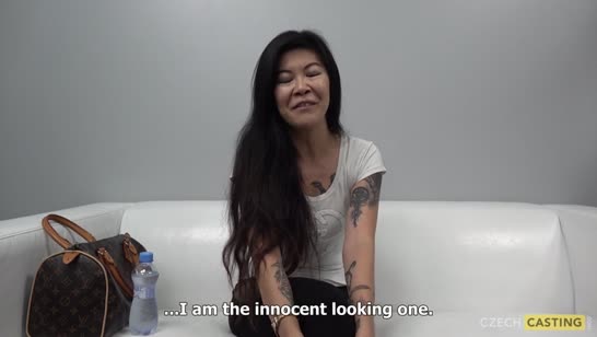 Зрелая бабенка пробует свои силы на кастинге