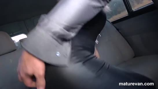 Блондинку в секс наряде прут в лимузине